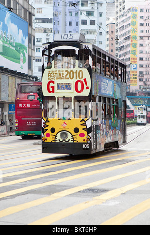 Eine Straßenbahn in Hongkong Stockfoto