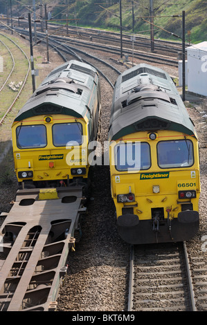 Freightliner Klasse 66 Diesellokomotiven auf eine vorübergehende Schleife, East Suffolk-Kreuzung, Ipswich, UK. Stockfoto