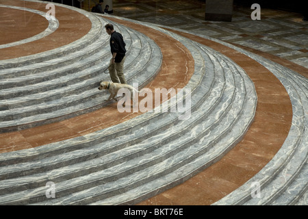 Treppe im Wintergarten in der World Financial Center in New York City. Stockfoto