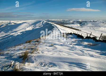 Der Rushup Rand Grat im Winter, Edale, Peak District in Derbyshire, England, UK Stockfoto