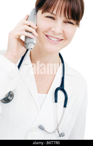 Frau Doktor am Telefon mit Stethoskop Stockfoto