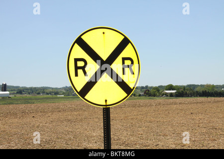 Rail Road Crossing Zeichen für die Strasburg Railroad in Lancaster County, PA Stockfoto