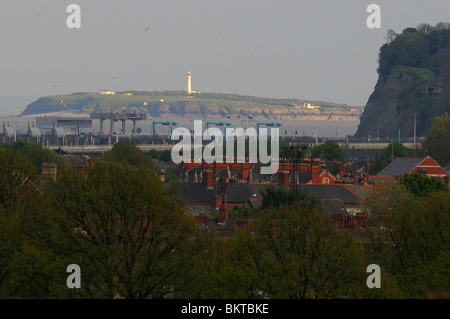 Wohnung Holm Insel in den Bristolkanal Cardiff Bay Barrage im Vordergrund Stockfoto