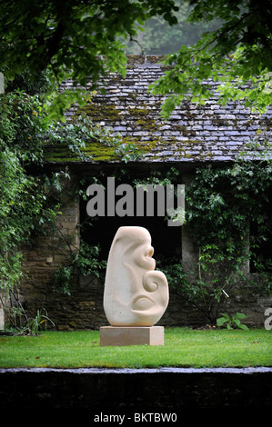 Skulpturen-Ausstellung im Asthal Manor in der Nähe von Burford, Oxfordshire Mai 2008 Stockfoto