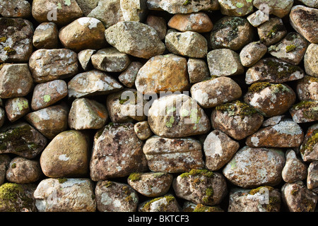 Nahaufnahme von einer Trockensteinmauer, auch bekannt als ein trockener Stein Deich, Drystane Deich, Trockenmauern Hecke oder Rock-Zaun Stockfoto