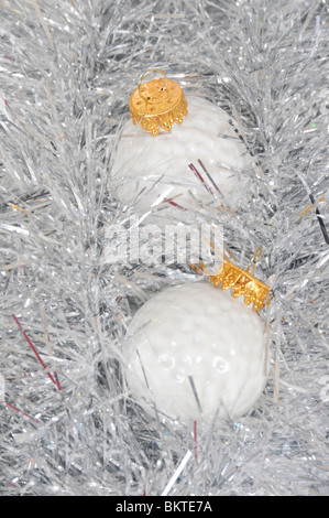 Weihnachtsschmuck in Lametta Stockfoto