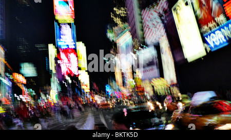 Verwischen die Lichter der Innenstadt von Times Square, New York City, USA. Stockfoto