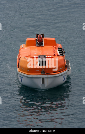 Leben Boote Ausschreibungen Hochgeschwindigkeitsfahrzeuge vom Kreuzfahrtschiff P & O Aurora Reunion Inselhafen Stockfoto