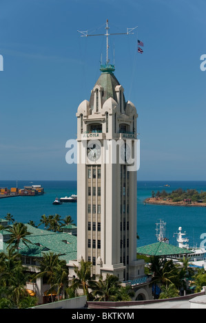 Der Aloha Tower am Eingang zum Hafen Honolulu, Hawaii Stockfoto