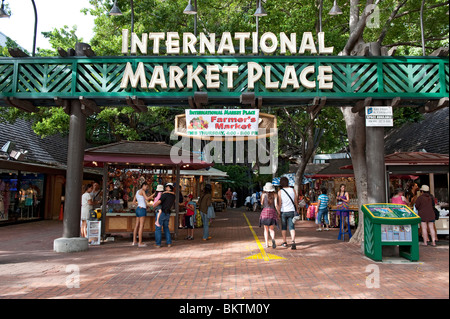 Eingang zum internationalen Marktplatz in Waikiki, Honolulu, Hawaii Stockfoto