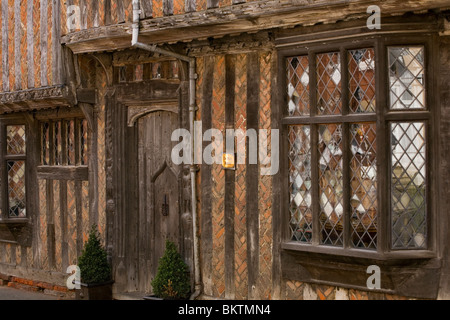 Holz Rahmen Gebäuden am Wasser Straße Lavenham Stockfoto