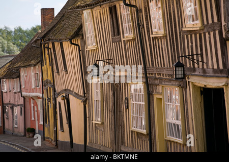 Holz Rahmen Gebäuden am Wasser Straße Lavenham Stockfoto