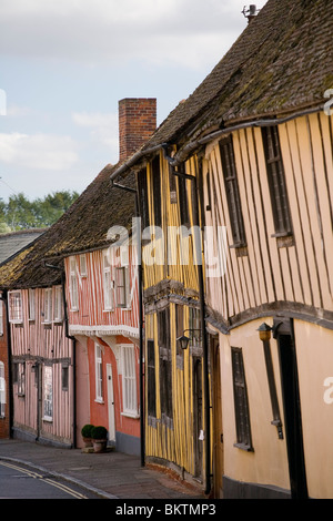 Holz Rahmen Gebäuden am Wasser Straße Lavenham Stockfoto