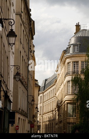 Straße im Marais Viertel von Paris Stockfoto