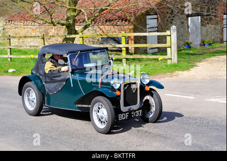 AUF DER LANDSTRAßE. AUSTIN 7 Stockfoto