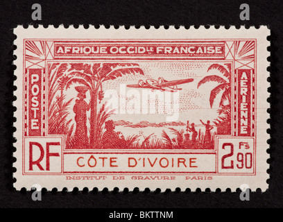 Briefmarke aus der Côte d ' Ivoire Darstellung und Flugzeug, Landschaft und Eingeborenen. Stockfoto