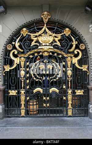 Art-Nouveau-Stil Tore des Philharmonischen Pub, Hope Street, Liverpool, UK Stockfoto