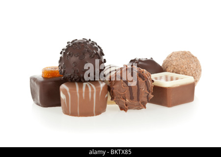 Gourmet-Schokolade-Bonbons isoliert auf weißem Hintergrund Stockfoto