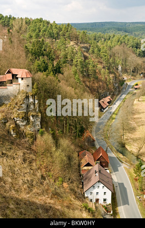 Blick vom Bergfried auf Burg Veldensteiner, Neuhaus ein der Pegnitz, Middle Franconia, Bayern, Deutschland, Europa. Stockfoto