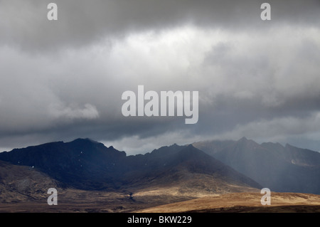 Regenschauer über Goat Fell massiv aus A'Chruach, Arran, Schottland Stockfoto