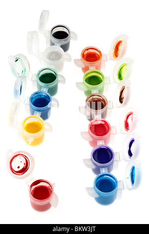 Kleine gemischte farbige Töpfe Acrylfarbe mit öffnen Oberteile Stockfoto