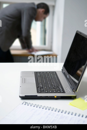 Mann und laptop Stockfoto