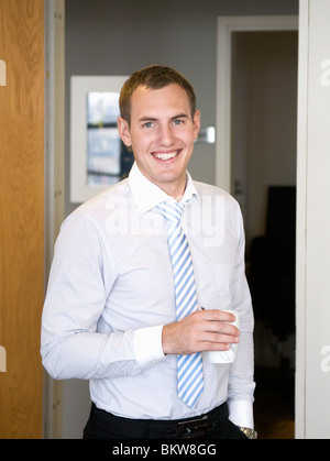 Porträt auf junger Geschäftsmann Stockfoto
