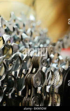 Nahaufnahme von Kette und Ritzel auf dem Rennrad Stockfoto