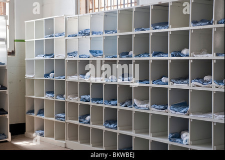 Die Uniform oder Kleidung Thema Raum, Gefängnisinsel Alcatraz oder 'The Rock', San Francisco Bay, Kalifornien, USA Stockfoto