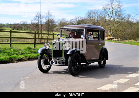 AUSTIN 7 AUF DER OFFENEN STRASSE. Stockfoto