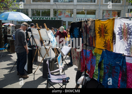 Künstler verkaufen ihre waren am Union Square in New York Stockfoto