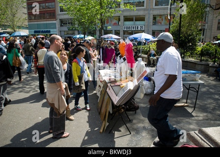 Künstler verkaufen ihre waren am Union Square in New York Stockfoto