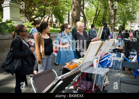 Künstler verkaufen ihre waren am Union Square in New York Stockfoto