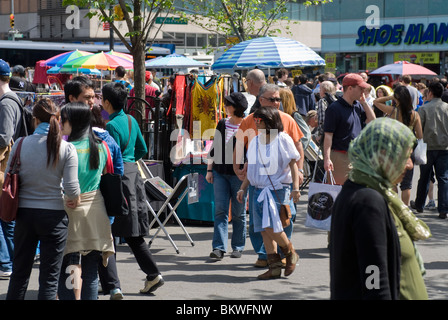 Künstler verkaufen ihre waren am Union Square in New York Stockfoto