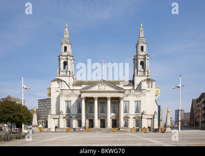 Millenium Square und Stadthalle in Leeds Großbritannien Stockfoto