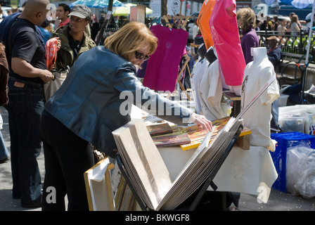 Künstler verkaufen ihre waren am Union Square in New York Stockfoto