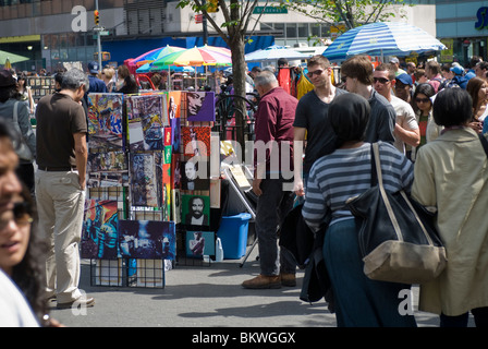 Künstler verkaufen ihre waren am Union Square in New York Stockfoto