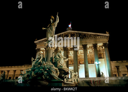 Palast Athena Fountain, Palast Athene, Göttin der Weisheit, Parlamentsgebäude, Revival-Stil, Wien, Österreich Stockfoto