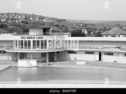 Saltdean Lido - Art-Deco-Architektur in der Nähe von Brighton Stockfoto