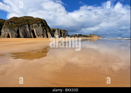 Der Strand von den weißen Felsen an der Küste von North Antrim Stockfoto