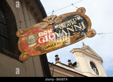 Melden Sie sich für das berühmte Don Giovanni Marionette Theater in Prag, Tschechien. Stockfoto