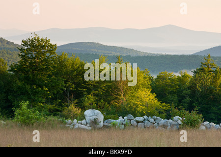 Die Aussicht von einem Feld auf Birke Hügel in neue Durham, New Hampshire. Stockfoto