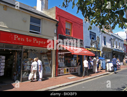 Geschäfte in Sydney Street, Teil der North Laine Bezirk von Brighton, East Sussex, England, UK, Großbritannien Stockfoto