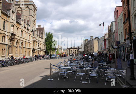 Campus buttrig Cafe Broad Street Oxford Mai 2010 Stockfoto