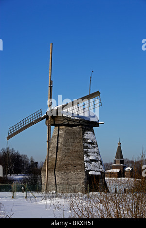 Russland, Nowgorod die große Region, Vitoslavlitsy, Museum der Holzarchitektur, ethnographische Freilichtmuseum, Windmühle Stockfoto