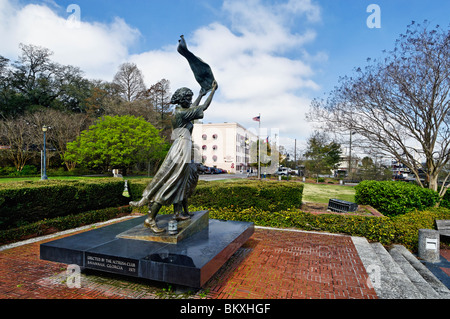Die winkenden Mädchen Statue an der River Street in Savannah, Georgia Stockfoto