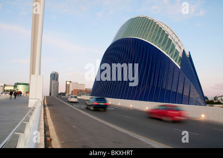 Die Agora von L'Assut d ' or-Brücke. Stadt der Künste und Wissenschaften, Valencia, Spanien. Stockfoto