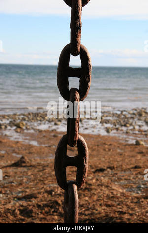 Einen rostigen Anker-Kette, Teil eines Schiffswracks an der chilenischen Küste Stockfoto