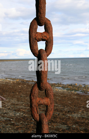 Einen rostigen Anker-Kette, Teil eines Schiffswracks an der chilenischen Küste Stockfoto