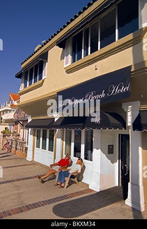 15-Zimmer Boutique Hotel in Newport Beach auf der Balboa Peninsula liegt nur wenige Schritte über einen Sandstrand, das Meer in Newport Beach, Kalifornien, USA. Stockfoto